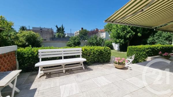 Maison à vendre  8 pièces - 183,77 m 2   ST MAUR DES FOSSES  - 94