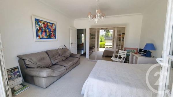 Maison à vendre  8 pièces - 183,77 m 2   ST MAUR DES FOSSES  - 94