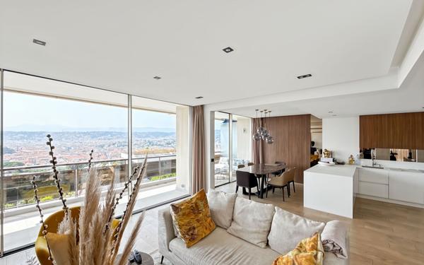 Appartement à vendre    3 pièces • 108 m2 Nice