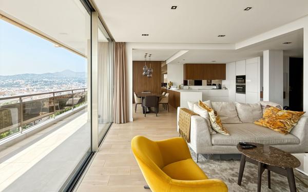 Appartement à vendre    3 pièces • 108 m2 Nice