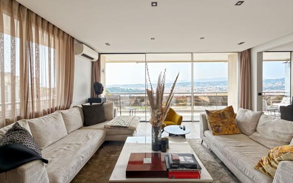 Appartement à vendre    3 pièces • 108 m2 Nice