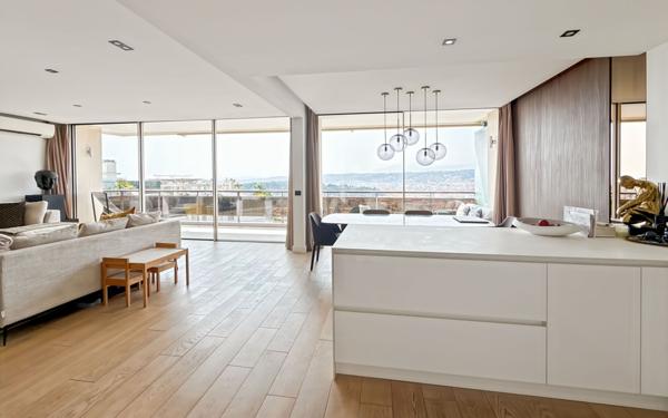 Appartement à vendre    3 pièces • 108 m2 Nice