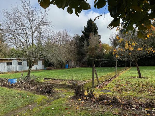 Toute proche de ROCHECHOUART , au calme.