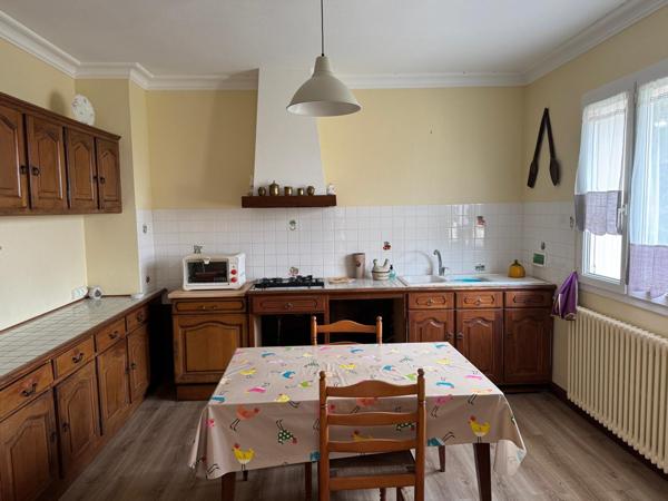 Toute proche de ROCHECHOUART , au calme.