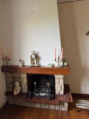 Toute proche de ROCHECHOUART , au calme.