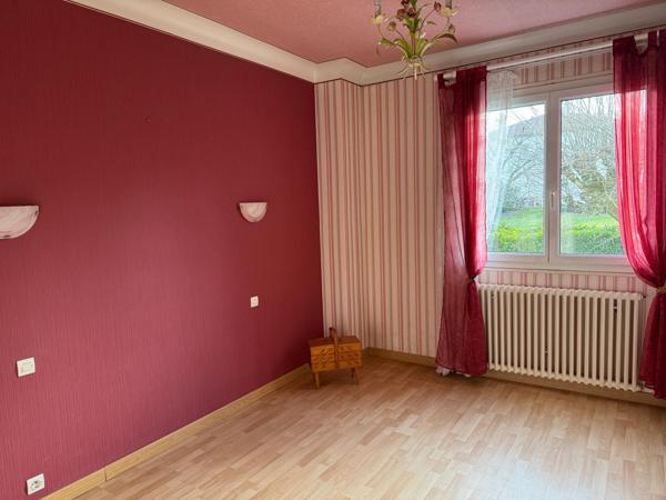 Toute proche de ROCHECHOUART , au calme.