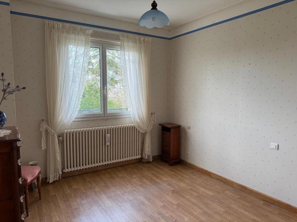 Toute proche de ROCHECHOUART , au calme.