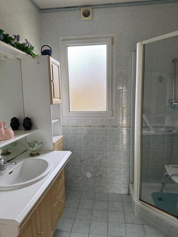 Toute proche de ROCHECHOUART , au calme.