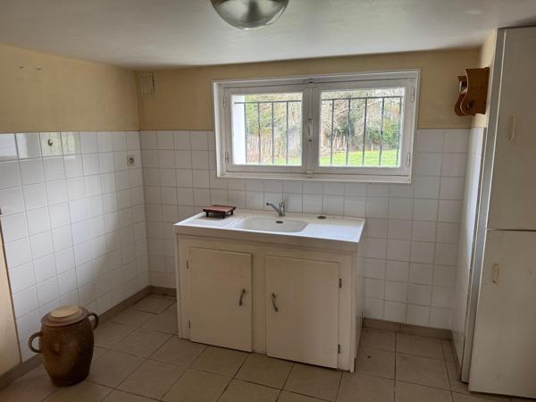 Toute proche de ROCHECHOUART , au calme.