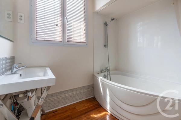 Maison à vendre  5 pièces - 101,35 m 2   ST MAUR DES FOSSES  - 94