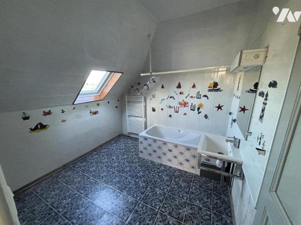 Maison 4 pièces (environ 80 m² habitables), secteur calme proche centre et commodités
