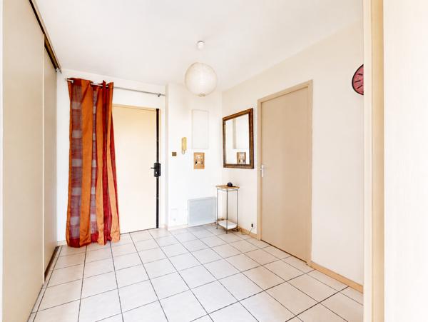 Appartement
         5 pièces
        - 102 m² Exclusivité 241 500 € *