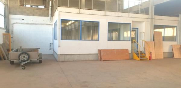 Dpt (), à vendre Local industriel 2345 m2 sur terrain de 4532 m2