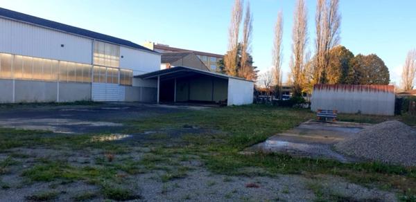 Dpt (), à vendre Local industriel 2345 m2 sur terrain de 4532 m2