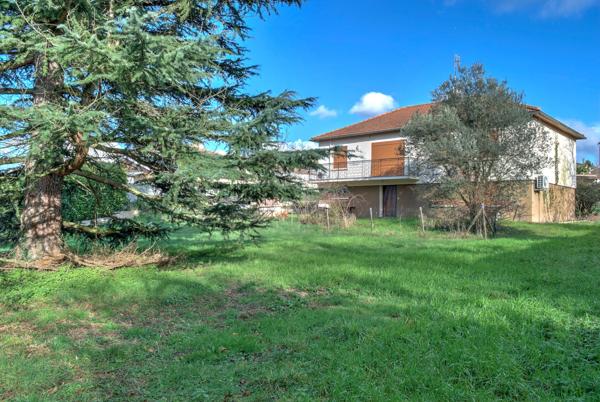 GENAY (69) - Maison 141 m² - 7 pièces - 2346 m² de terrain - Fort potentiel