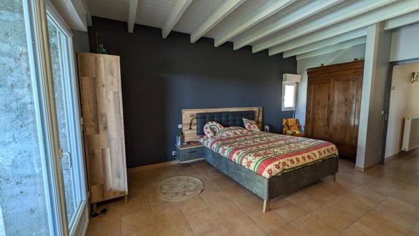Maison de 350m² avec piscine et dépendances sur 2ha