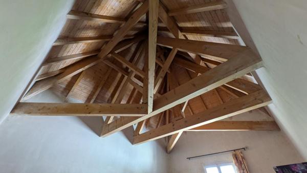 Maison de 350m² avec piscine et dépendances sur 2ha