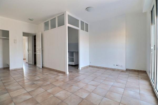 Immeuble La Courneuve 23 pièce(s) 549 m2