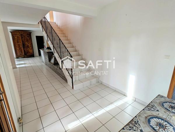 Maison 283 m², 6 chambres, piscine, garage.