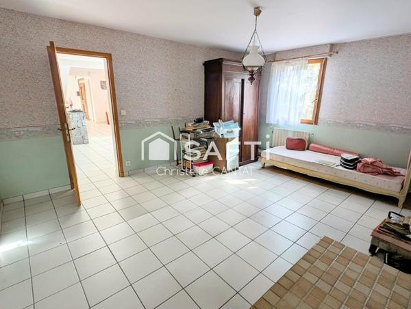 Maison 283 m², 6 chambres, piscine, garage.