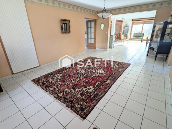 Maison 283 m², 6 chambres, piscine, garage.