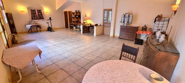 Appartement 100m2 + un espace à exploiter de 96m2