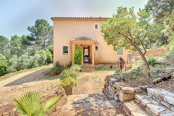 A VENDRE a DRAGUIGNAN - Maison au CALME sur 4000m2 de terrain, 4 chambres.