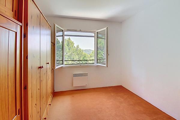 A VENDRE a DRAGUIGNAN - Maison au CALME sur 4000m2 de terrain, 4 chambres.
