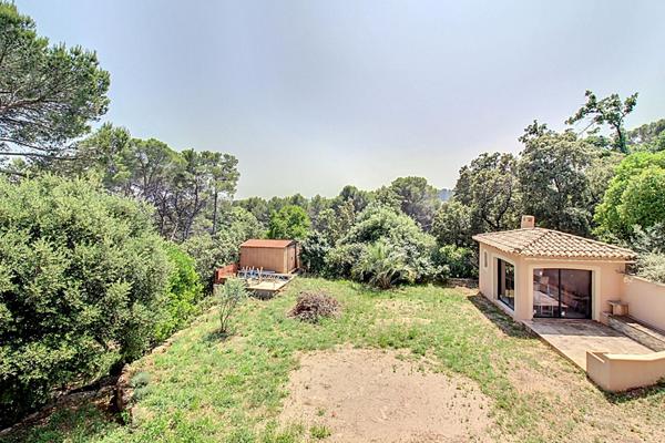 A VENDRE a DRAGUIGNAN - Maison au CALME sur 4000m2 de terrain, 4 chambres.