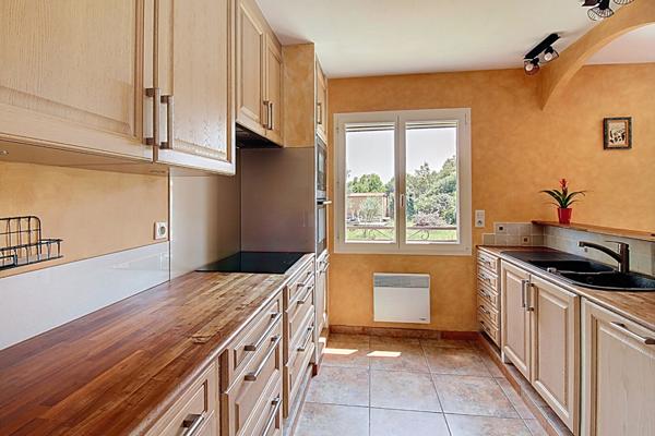 A VENDRE a DRAGUIGNAN - Maison au CALME sur 4000m2 de terrain, 4 chambres.