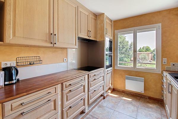 A VENDRE a DRAGUIGNAN - Maison au CALME sur 4000m2 de terrain, 4 chambres.