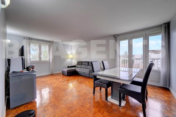 Appartement 3 pièces, 1 chambre de 56 m², box et cave, bas de Limeil