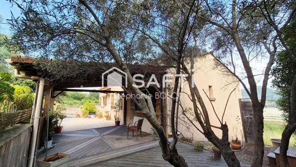 VILLA CONTEMPORAINE 4 CHAMBRES AVEC JARDIN.