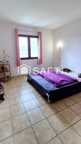 VILLA CONTEMPORAINE 4 CHAMBRES AVEC JARDIN.