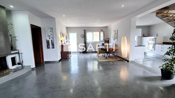 VILLA CONTEMPORAINE 4 CHAMBRES AVEC JARDIN.