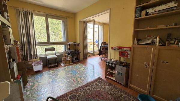 Appartement T4 avec terrasse, garage et parking à deux pas du parc des Gayeulles