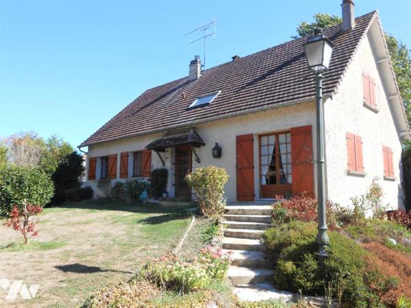 Maison familiale sur un terrain d'environ  1 130 m²