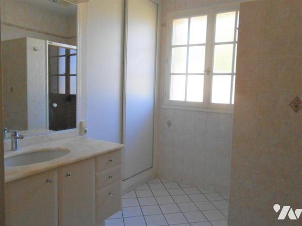 Maison familiale sur un terrain d'environ  1 130 m²