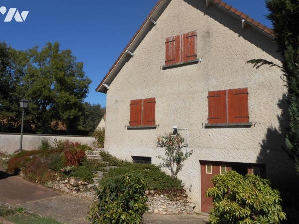 Maison familiale sur un terrain d'environ  1 130 m²