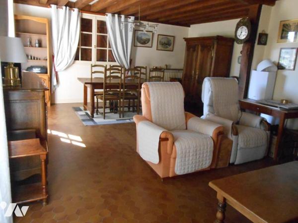 Maison familiale sur un terrain d'environ  1 130 m²