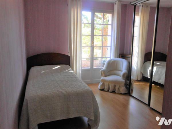 Maison familiale sur un terrain d'environ  1 130 m²