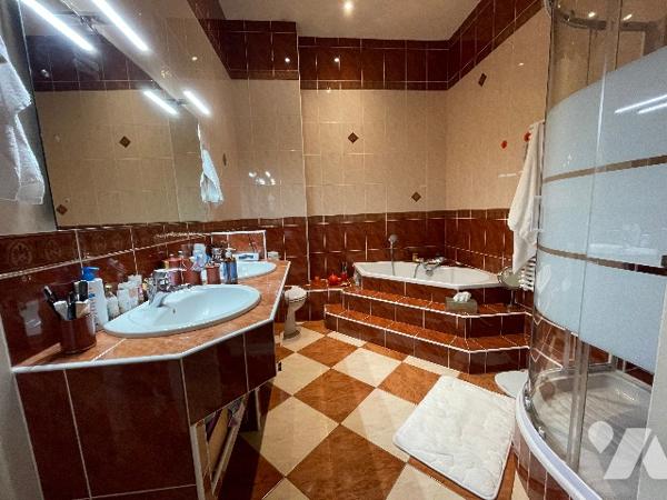 t4 IMMEUBLE D'ARMATEUR -INTRA-MUROS