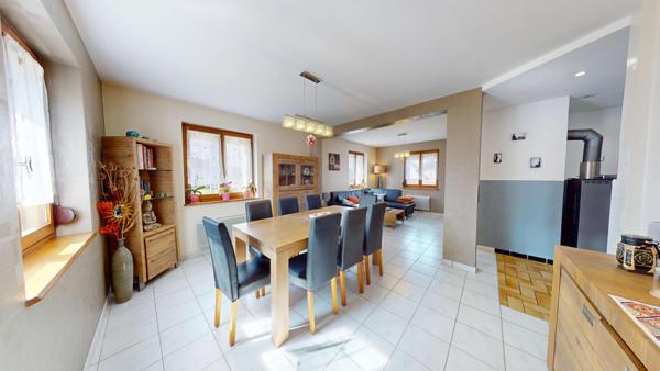 Maison 4 chambres avec grange, sous-sol complet et terrain de 970 m²