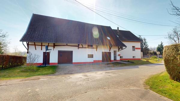 Maison 4 chambres avec grange, sous-sol complet et terrain de 970 m²