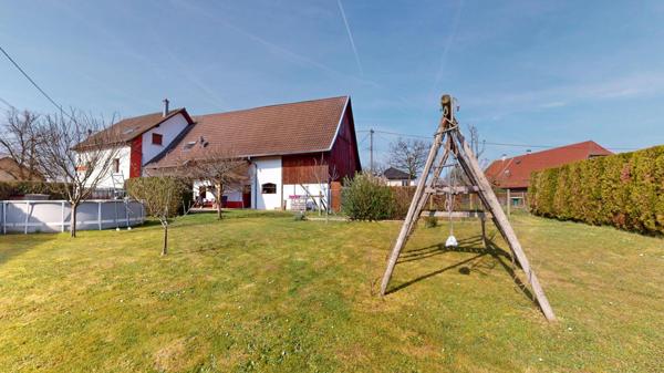 Maison 4 chambres avec grange, sous-sol complet et terrain de 970 m²