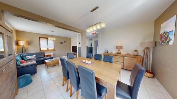 Maison 4 chambres avec grange, sous-sol complet et terrain de 970 m²