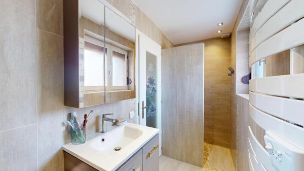 Maison 4 chambres avec grange, sous-sol complet et terrain de 970 m²
