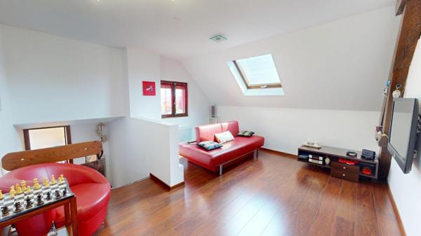 Maison 4 chambres avec grange, sous-sol complet et terrain de 970 m²