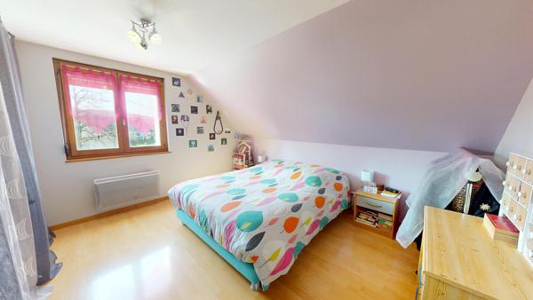 Maison 4 chambres avec grange, sous-sol complet et terrain de 970 m²