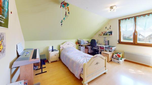 Maison 4 chambres avec grange, sous-sol complet et terrain de 970 m²